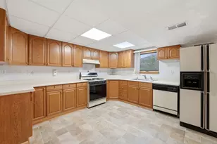 8920 Emerald Ct, Hickory Hills, IL 60457 - Photo 32