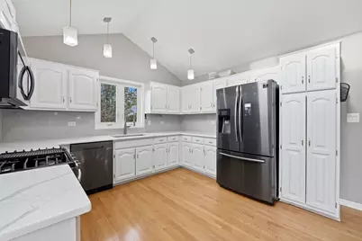 8920 Emerald Court, Hickory Hills, IL 60457 - Photo 10
