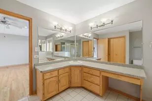 8920 Emerald Ct, Hickory Hills, IL 60457 - Photo 22