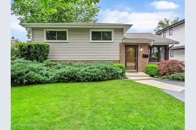 393 Grandview Avenue, Glen Ellyn, IL 60137 - Photo 1