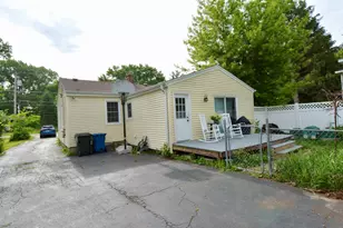 1028 West Dr, South Elgin, IL 60177 - Photo 2