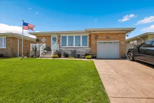 8537 W Winona St, Chicago, IL 60656 - Photo 2