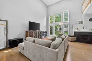 1051 W Sutton Ct, Palatine, IL 60067 - Photo 4