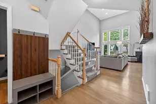 1051 W Sutton Ct, Palatine, IL 60067 - Photo 2