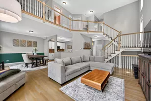 1051 W Sutton Ct, Palatine, IL 60067 - Photo 6
