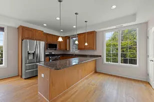9521 Shields Ave, Brookfield, IL 60513 - Photo 4