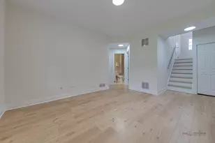 386 Gladstone Ln, Elgin, IL 60120 - Photo 18