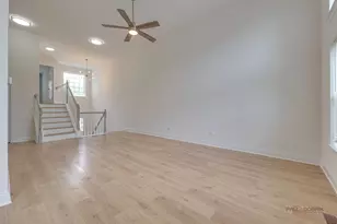 386 Gladstone Ln, Elgin, IL 60120 - Photo 10