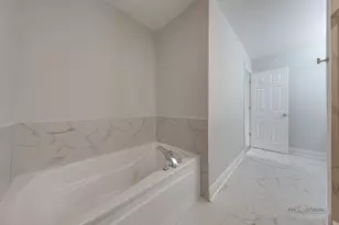 386 Gladstone Ln, Elgin, IL 60120 - Photo 16