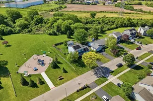 3413 Harbor Ridge Dr, Zion, IL 60099 - Photo 4