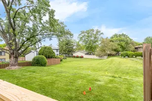 563 N Woodfield Trail, Roselle, IL 60172 - Photo 32