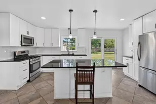 909 Northfield Ave, Harvard, IL 60033 - Photo 2