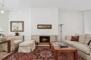 23 E Goethe St, Chicago, IL 60610 - Photo 2