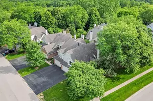 30W032 Laurel Ct, Warrenville, IL 60555 - Photo 4