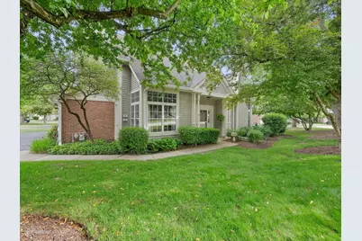 30W032 Laurel Court, Warrenville, IL 60555 - Photo 2