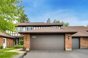 599 St Andrews Ct, Crystal Lake, IL 60014 - Photo 2