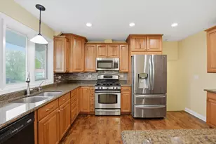 4065 Winston Dr, Hoffman Estates, IL 60192 - Photo 10
