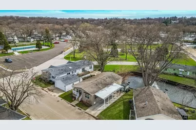 173 Northshore Road, Elgin, IL 60123 - Photo 2