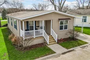 173 Northshore Rd, Elgin, IL 60123 - Photo 2