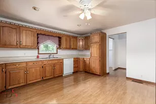 215 De Soto St, Ottawa, IL 61350 - Photo 4