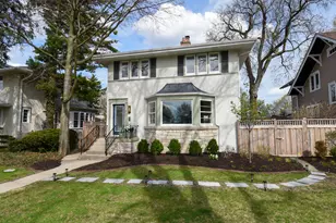 818 N Euclid Ave, Oak Park, IL 60302 - Photo 1
