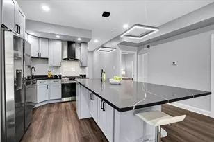 8030 S Constance Ave, Chicago, IL 60617 - Photo 6