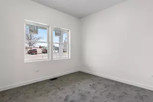 17 W Dearborn St, Plano, IL 60545 - Photo 12
