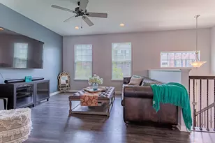 1609 Deer Pointe Dr, South Elgin, IL 60177 - Photo 2