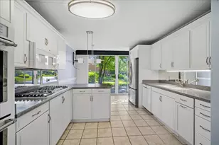 137 Avon Rd, Northbrook, IL 60062 - Photo 6