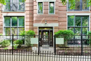 844 W Roscoe St, Chicago, IL 60657 - Photo 2
