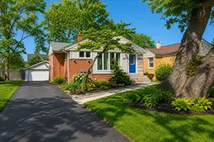 882 Hillside Ave, Glen Ellyn, IL 60137 - Photo 1