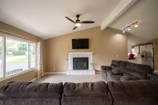 125 Cheri Ln, Antioch, IL 60002 - Photo 8