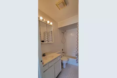 668 Pinecrest Drive #204, Prospect Heights, IL 60070 - Photo 4