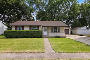 400 Phyllis Ave, Rochelle, IL 61068 - Photo 1