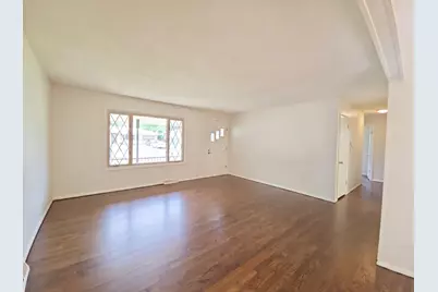 400 Phyllis Avenue, Rochelle, IL 61068 - Photo 8