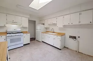 400 Phyllis Ave, Rochelle, IL 61068 - Photo 2
