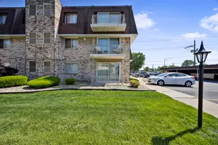 3237 S Manor Dr, Lansing, IL 60438 - Photo 4