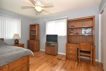 861 S Hawthorne Avenue, Elmhurst, IL 60126 - Photo 2