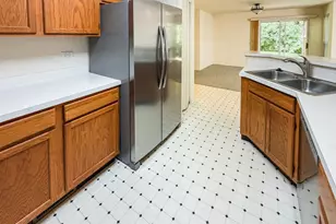 17080 W Cunningham Ct, Libertyville, IL 60048 - Photo 12