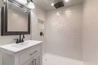 10505 S Avenue F, Chicago, IL 60617 - Photo 12