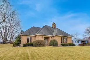 36W787 Red Haw Ln, Saint Charles, IL 60174 - Photo 4
