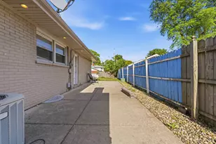 2001 Plainfield Dr, Des Plaines, IL 60018 - Photo 28