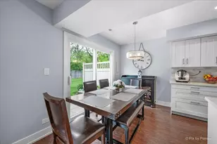 802 Dighton Ln, Schaumburg, IL 60173 - Photo 4
