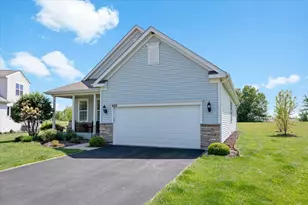 692 Canton Ct, Oswego, IL 60543 - Photo 2