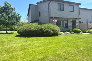 410 Circlegate Rd, New Lenox, IL 60451 - Photo 2