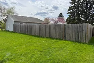 1376 Burns Dr, Elgin, IL 60120 - Photo 14