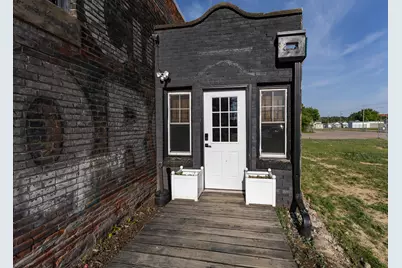 110 N 2nd Street, Clinton, IA 52732 - Photo 4