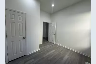 11333 S Edbrooke Avenue, Chicago, IL 60628 - Photo 10