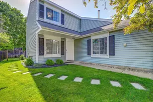 447 Ferndale Ct, Buffalo Grove, IL 60089 - Photo 2