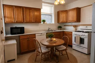 7067 N Ridge Blvd, Chicago, IL 60645 - Photo 8